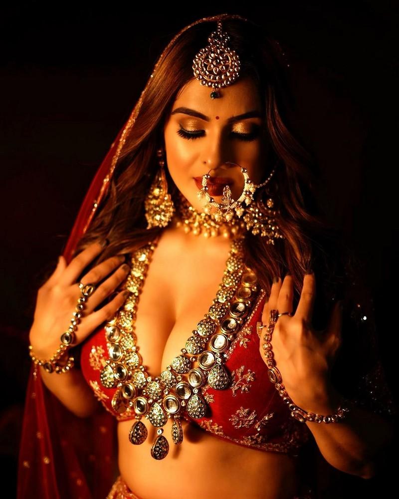 Nehhaa Malik 23