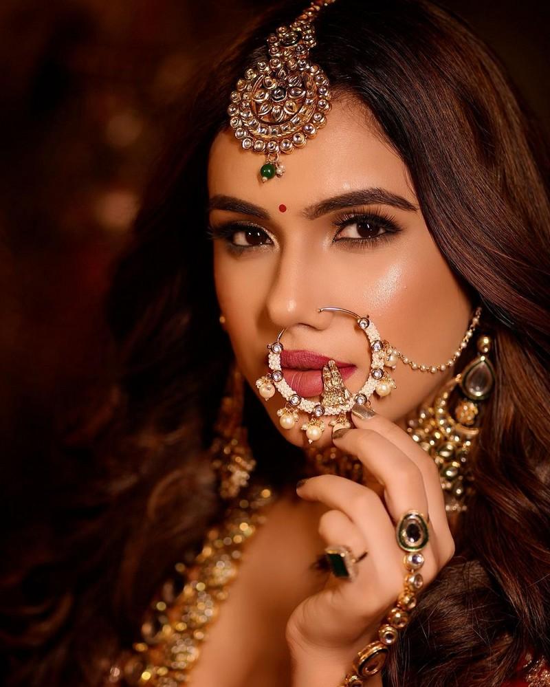 Nehhaa Malik 24