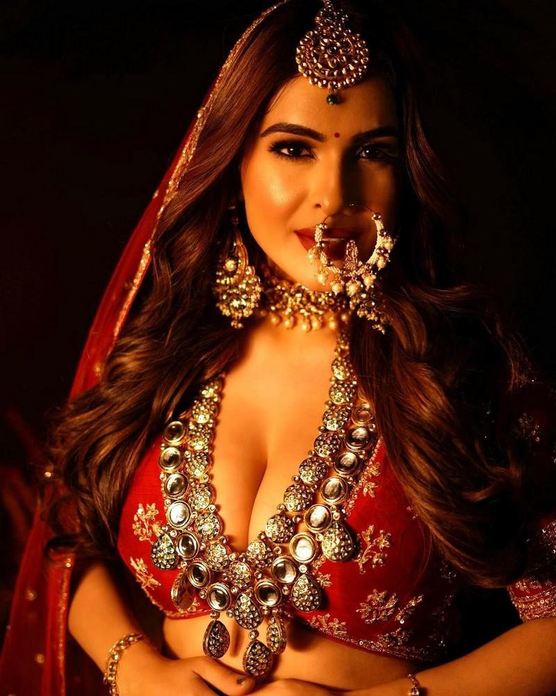 Nehhaa Malik 25