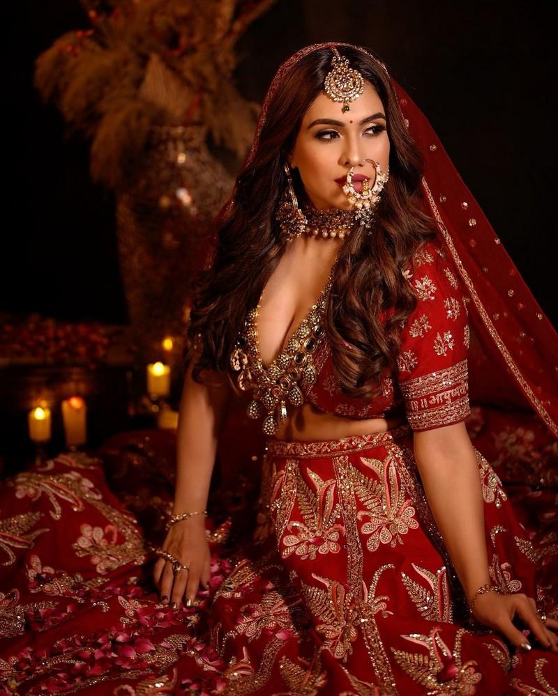 Nehhaa Malik 27