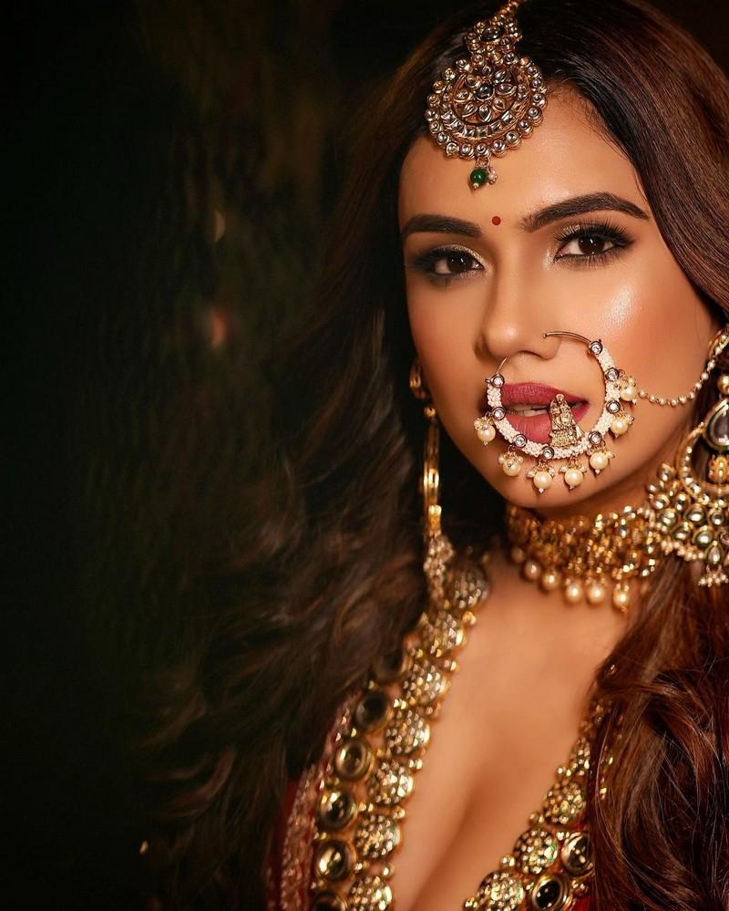 Nehhaa Malik 29