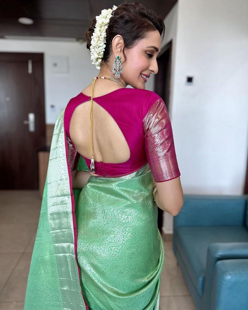 Pragya Jaiswal 4
