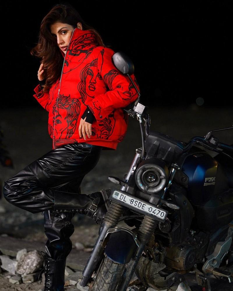 Rhea Chakraborty 7
