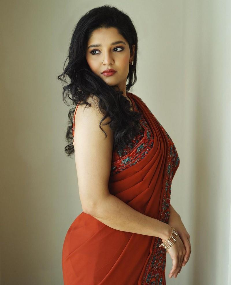 Ritika Singh 3