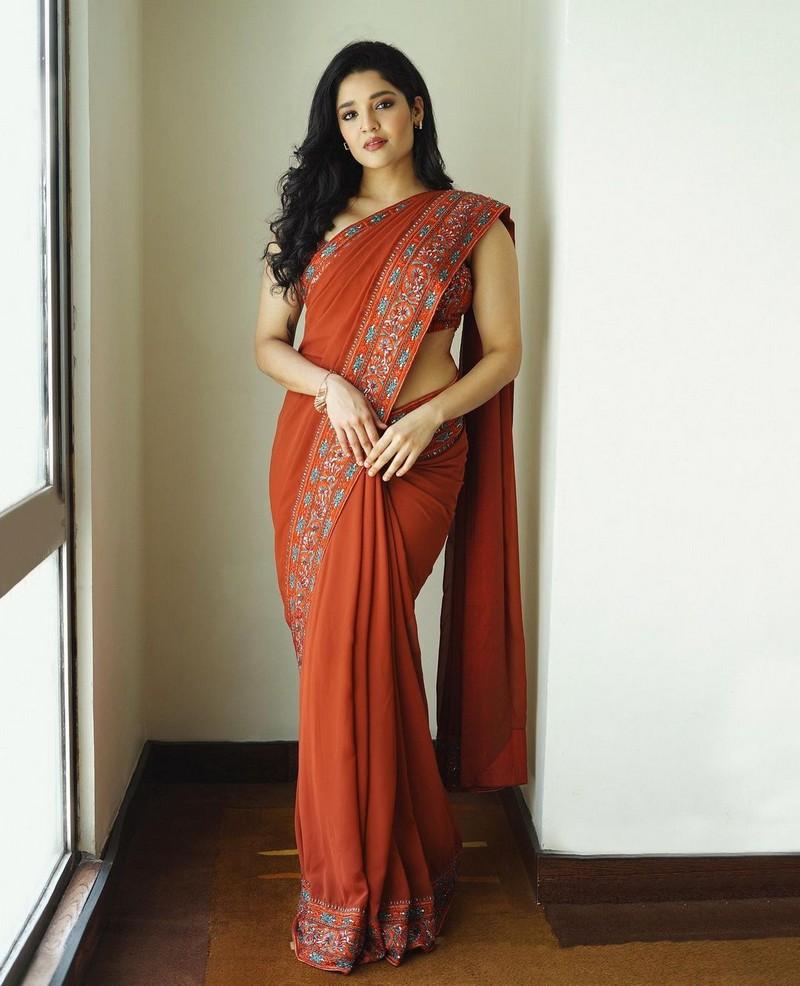 Ritika Singh 4