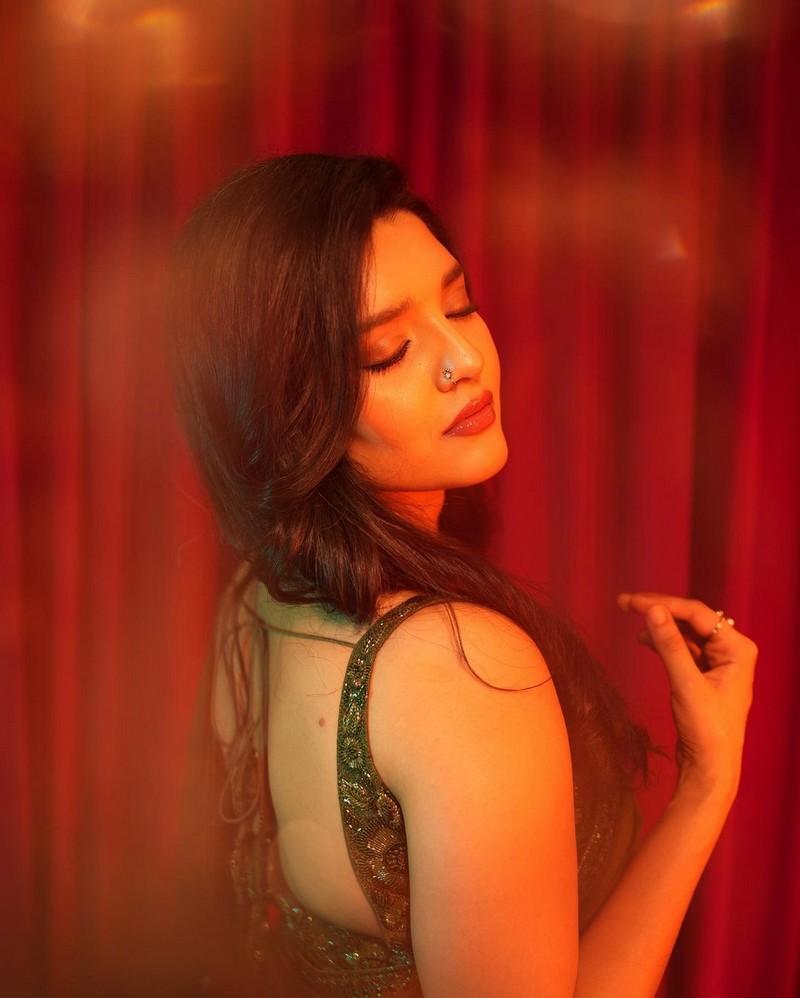 Ritika Singh 5
