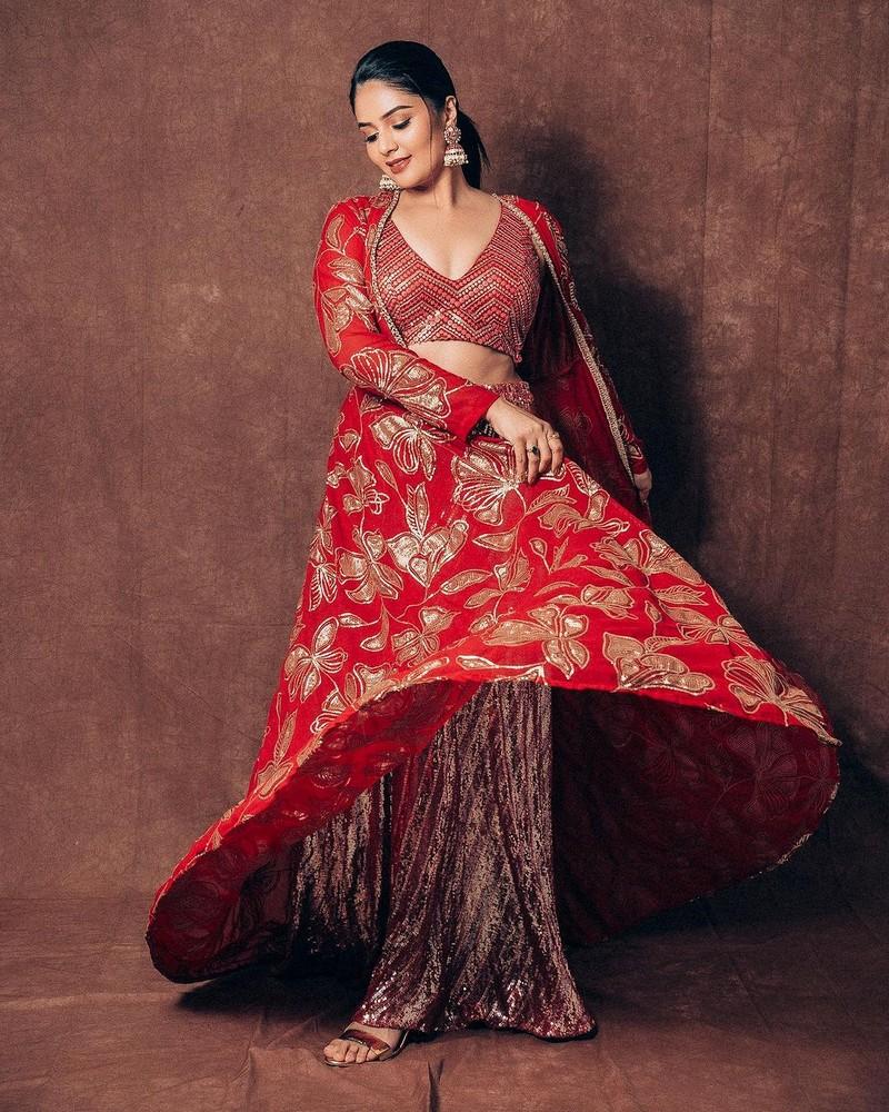 Sreemukhi 1
