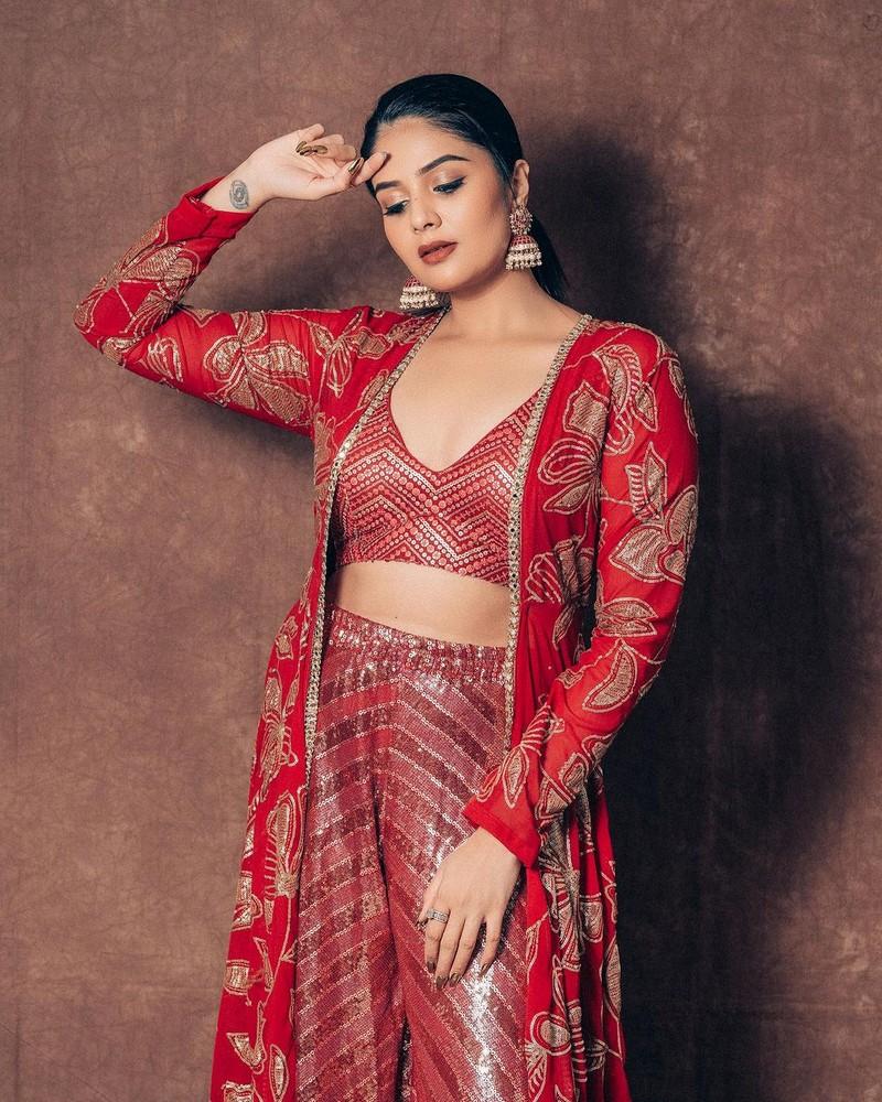 Sreemukhi 10