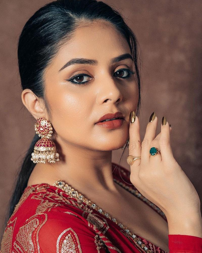 Sreemukhi 4
