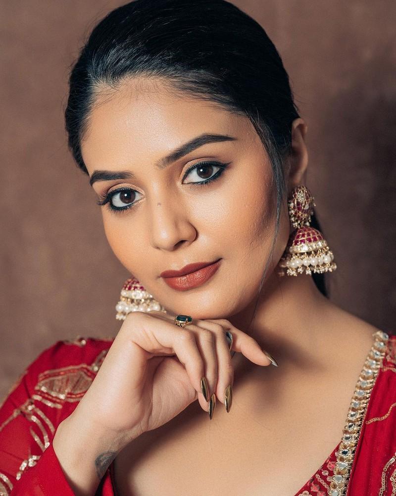 Sreemukhi 5