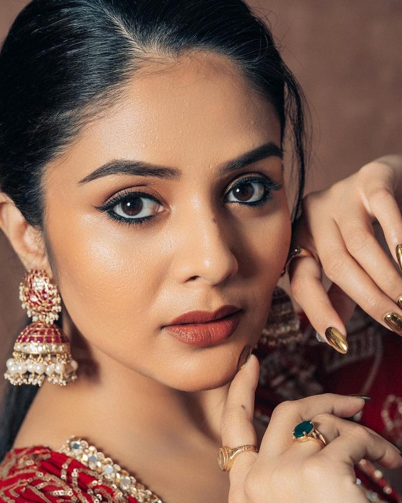 Sreemukhi 7