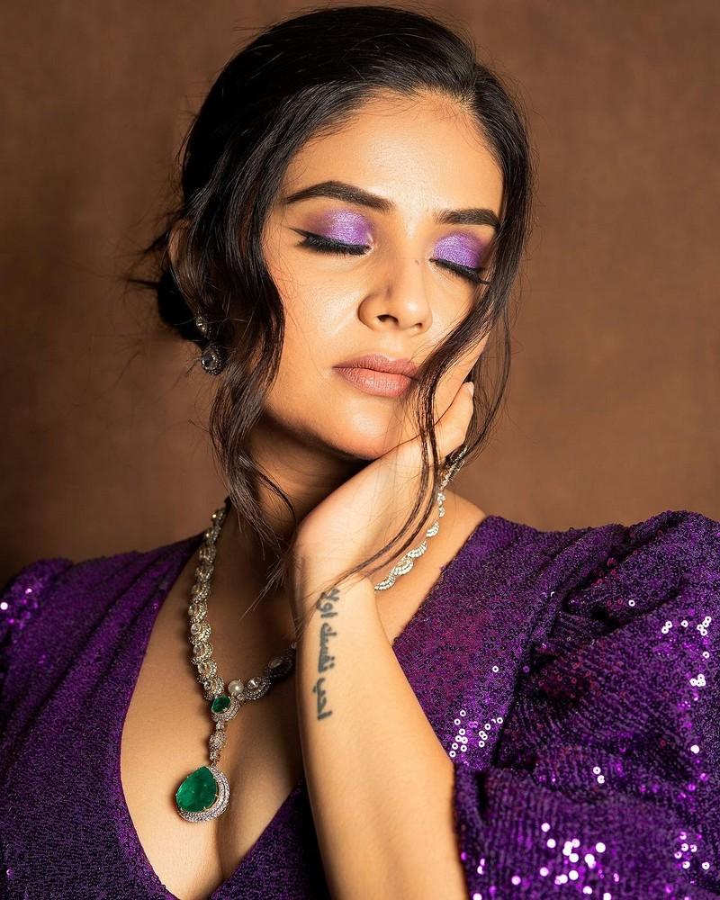 Sreemukhi 4
