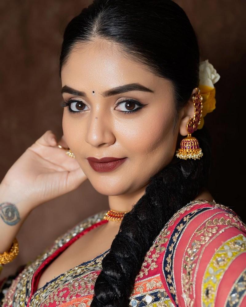 Sreemukhi 2