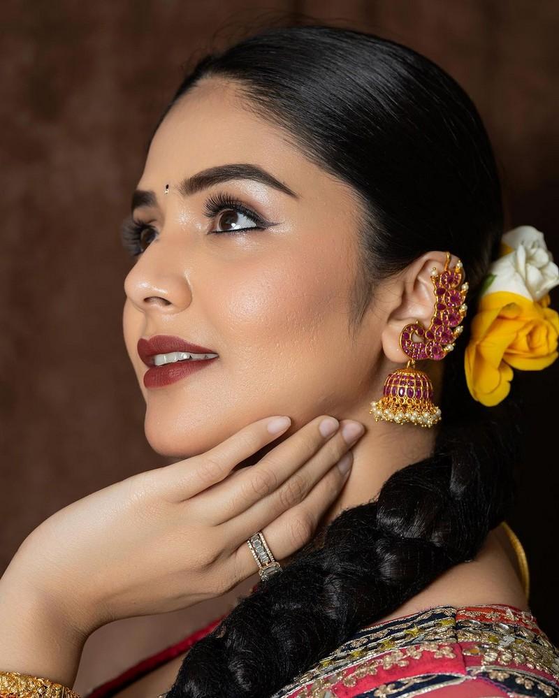Sreemukhi 5