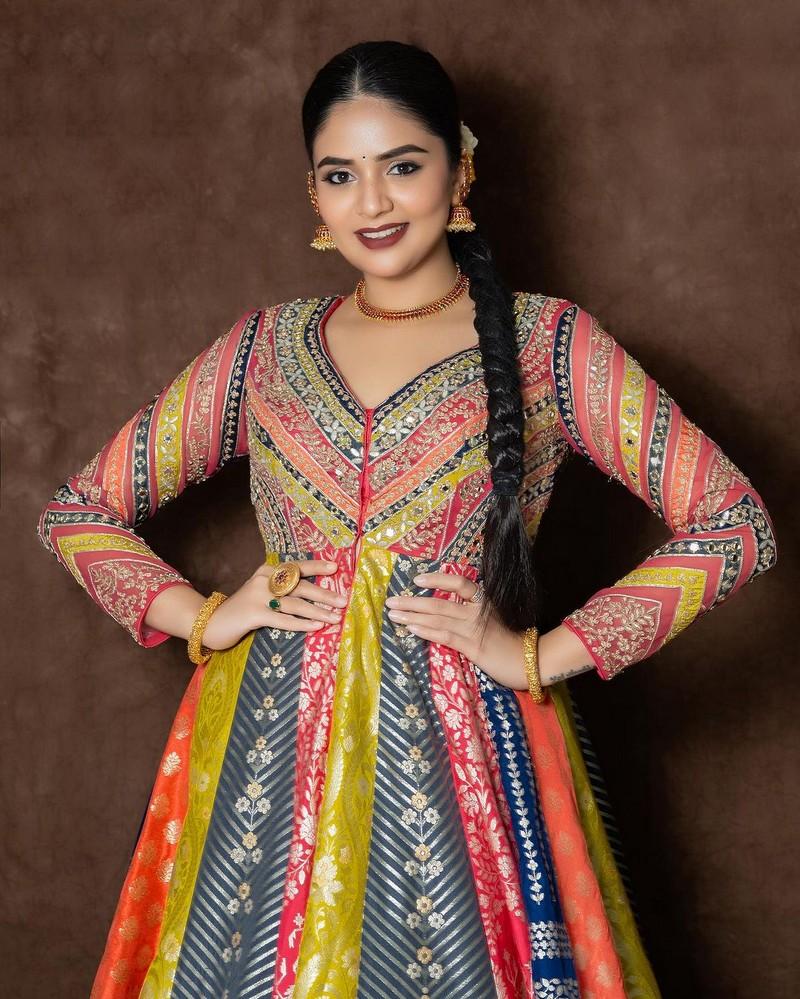 Sreemukhi 6