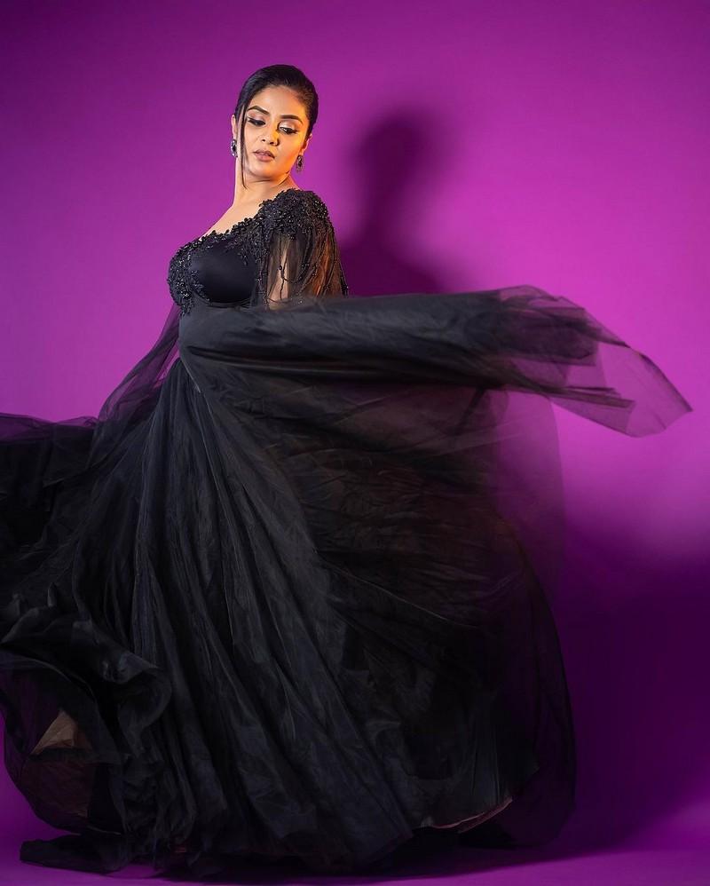Sreemukhi 2