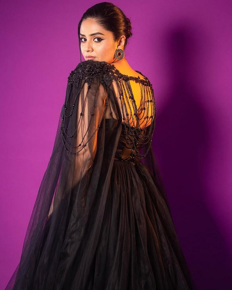 Sreemukhi 4