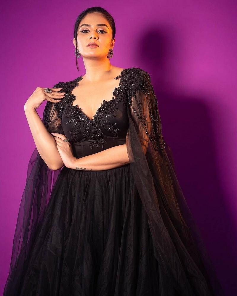Sreemukhi 6