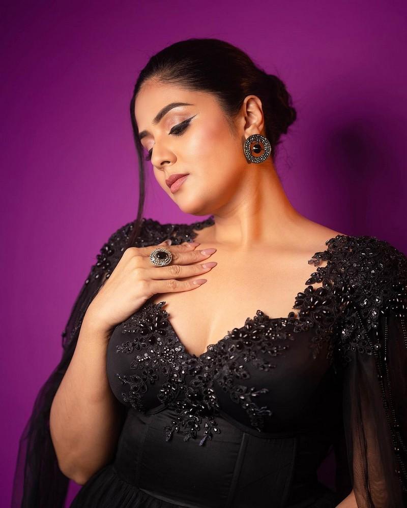 Sreemukhi 8