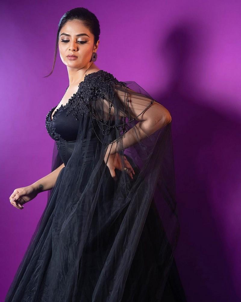Sreemukhi 9