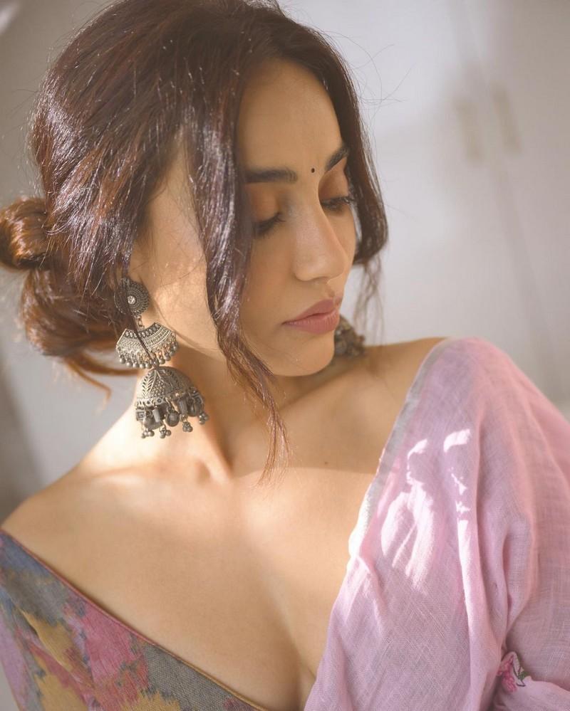 Surbhi Jyoti 12