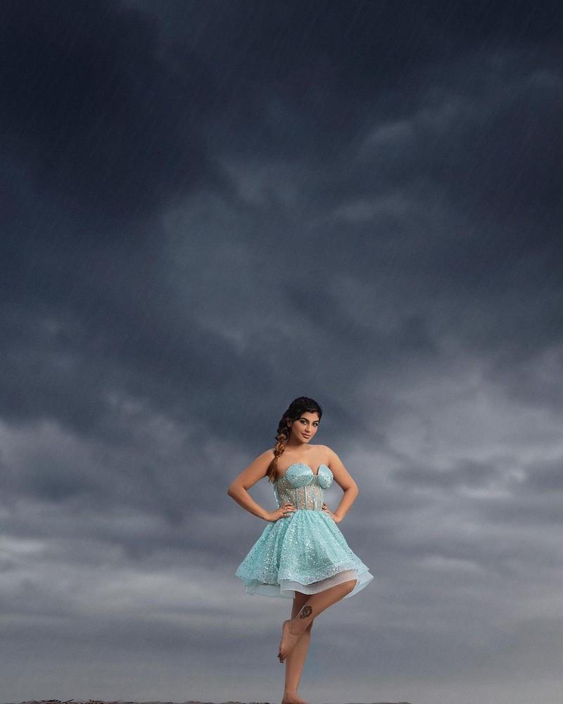 Yashika Anand 12