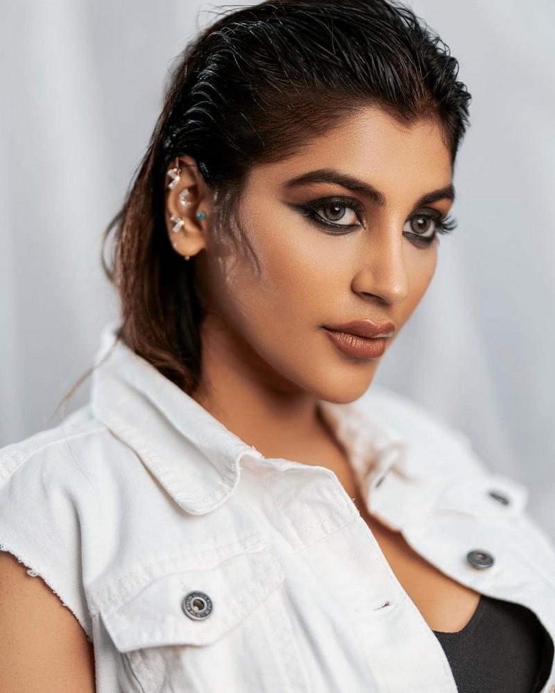 Yashika Anand 2