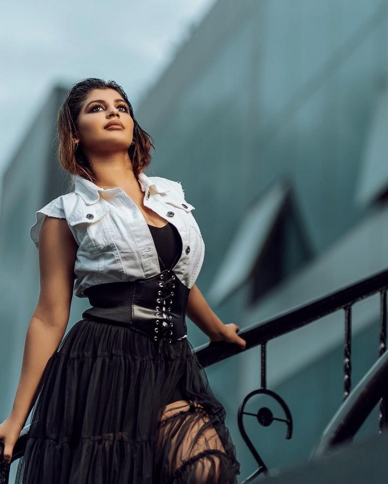 Yashika Anand 3