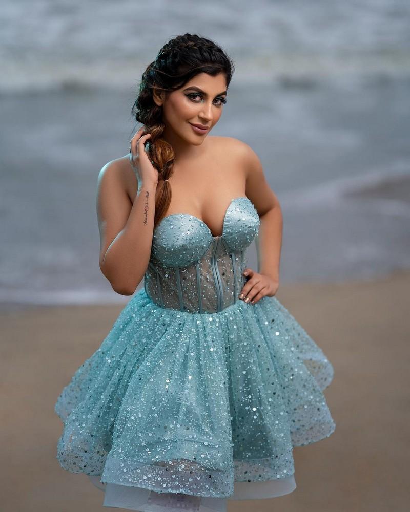 Yashika Anand 9