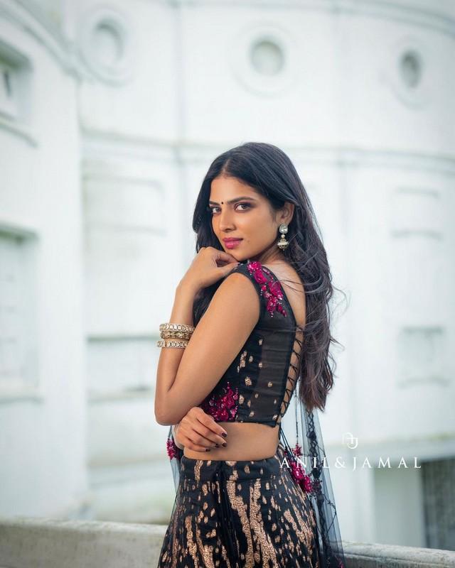 Malavika Mohanan 8