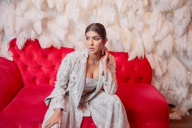Manchu Lakshmi Prasanna 4