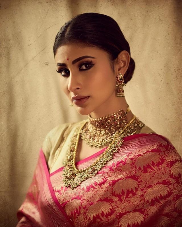 Mouni Roy 1