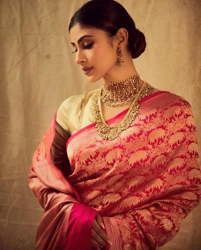 Mouni Roy 2