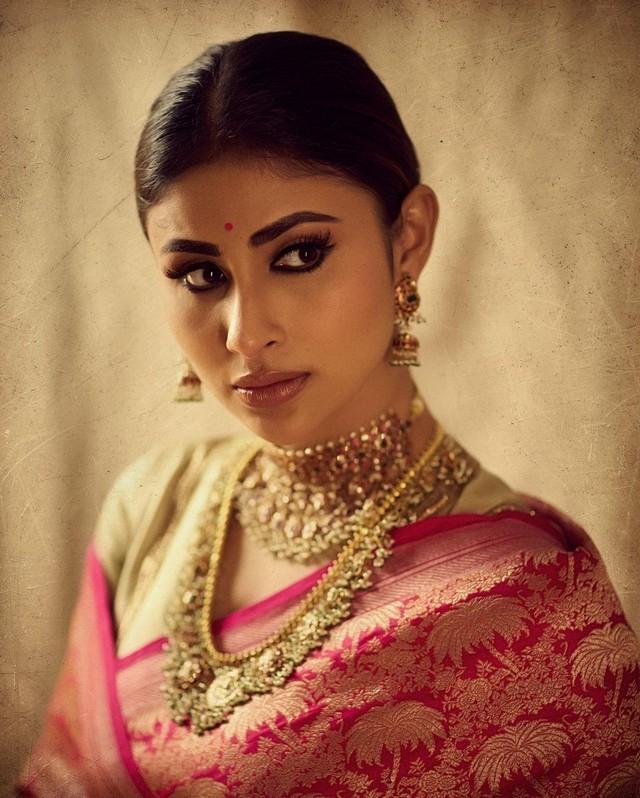 Mouni Roy 4