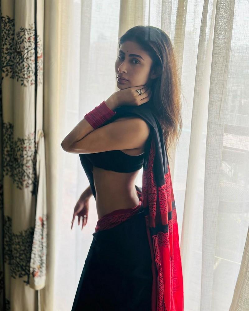 Mouni Roy 1