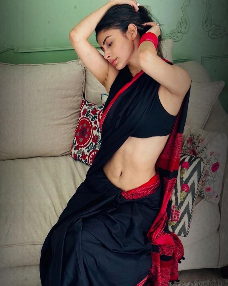 Mouni Roy 5