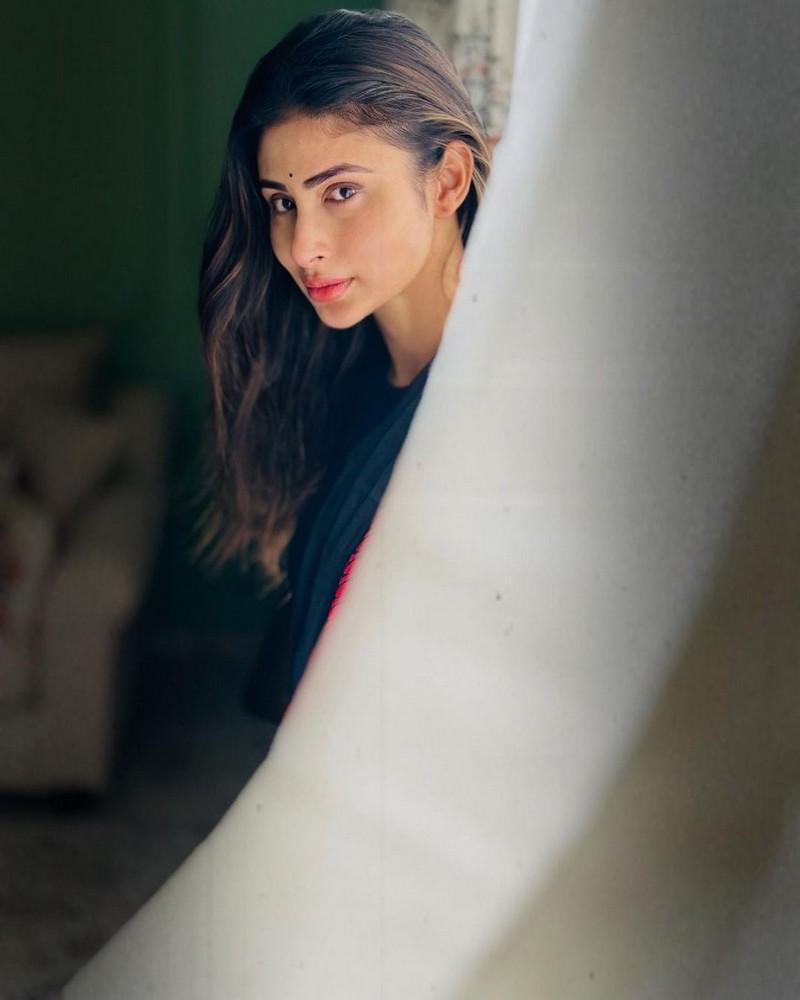 Mouni Roy 6