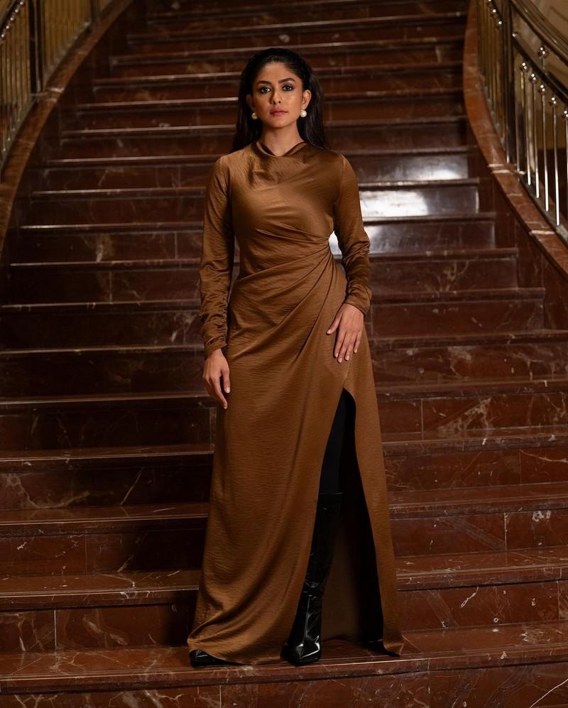 Mrunal Thakur 7