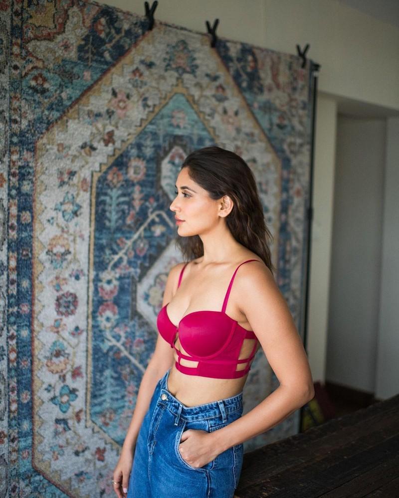 Nikita Dutta 6