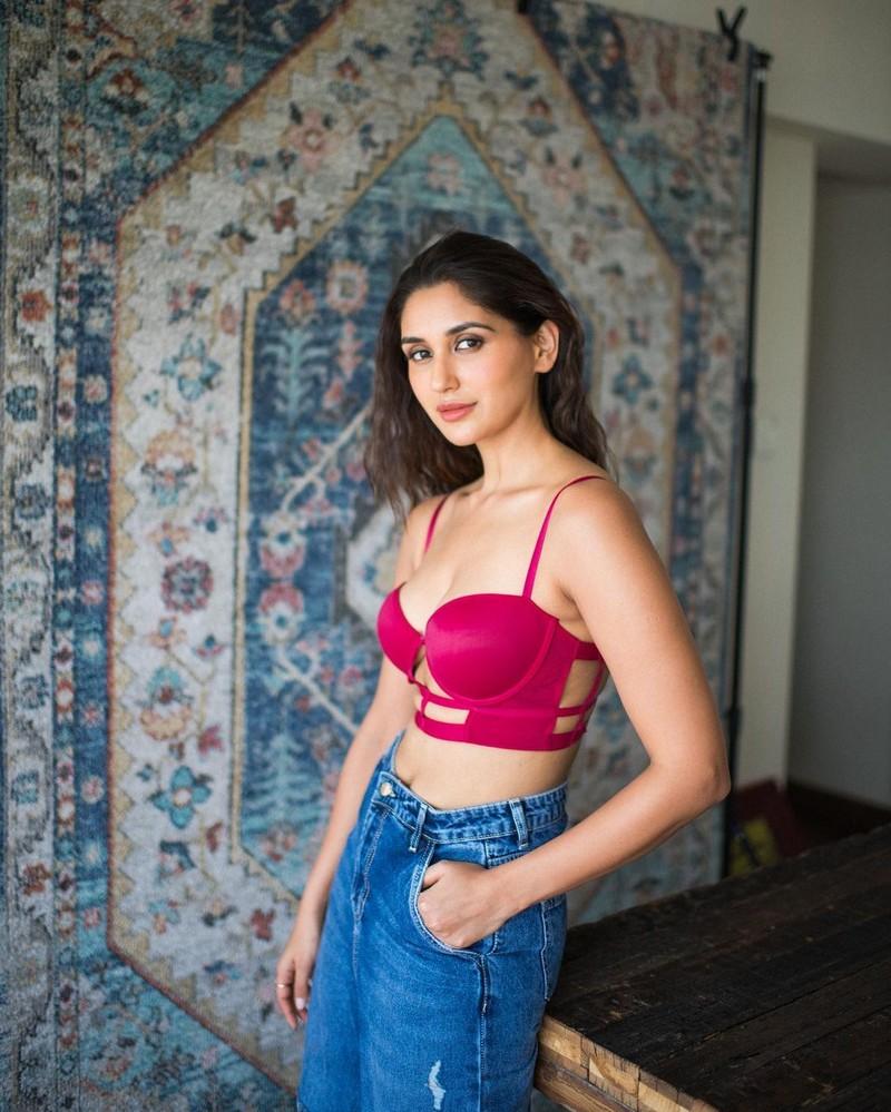 Nikita Dutta 8