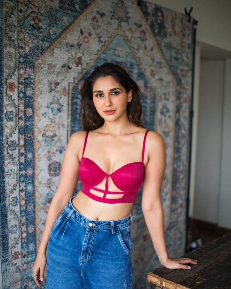 Nikita Dutta 9