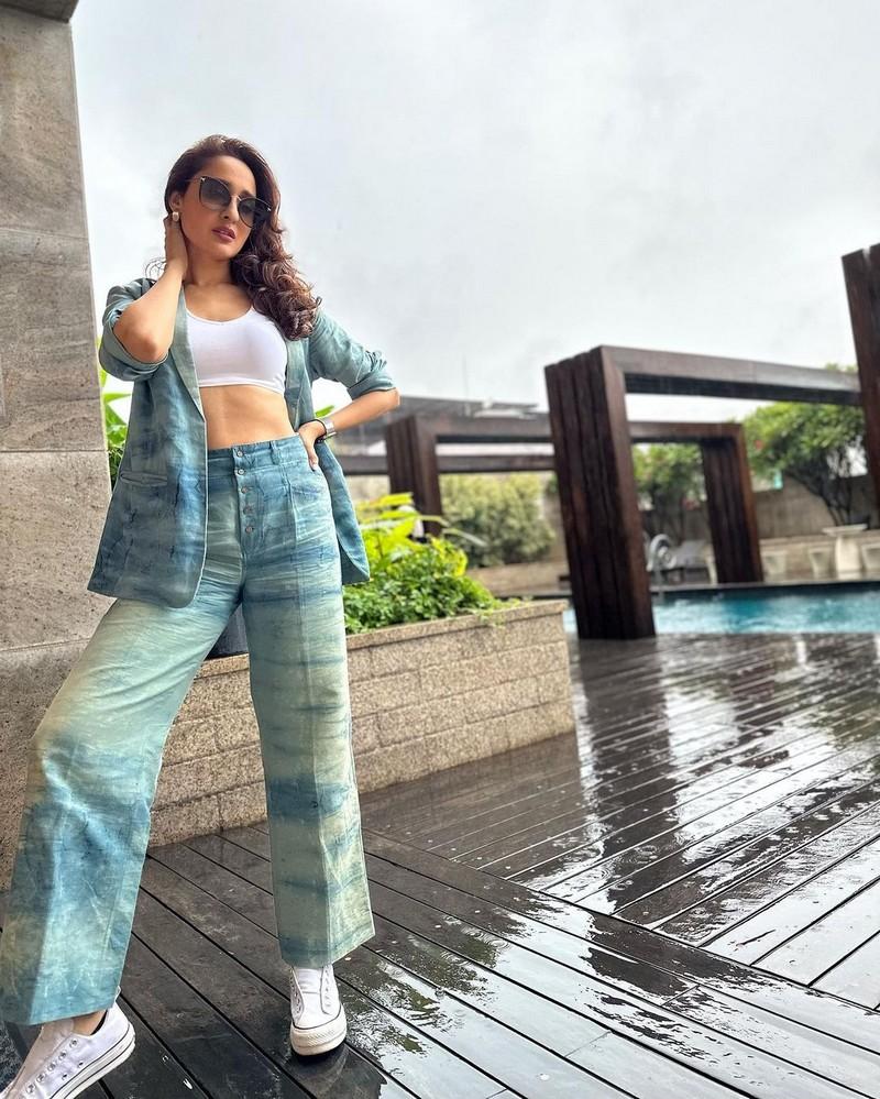 Pragya Jaiswal 10