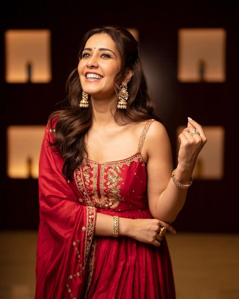 Raashii Khanna 1