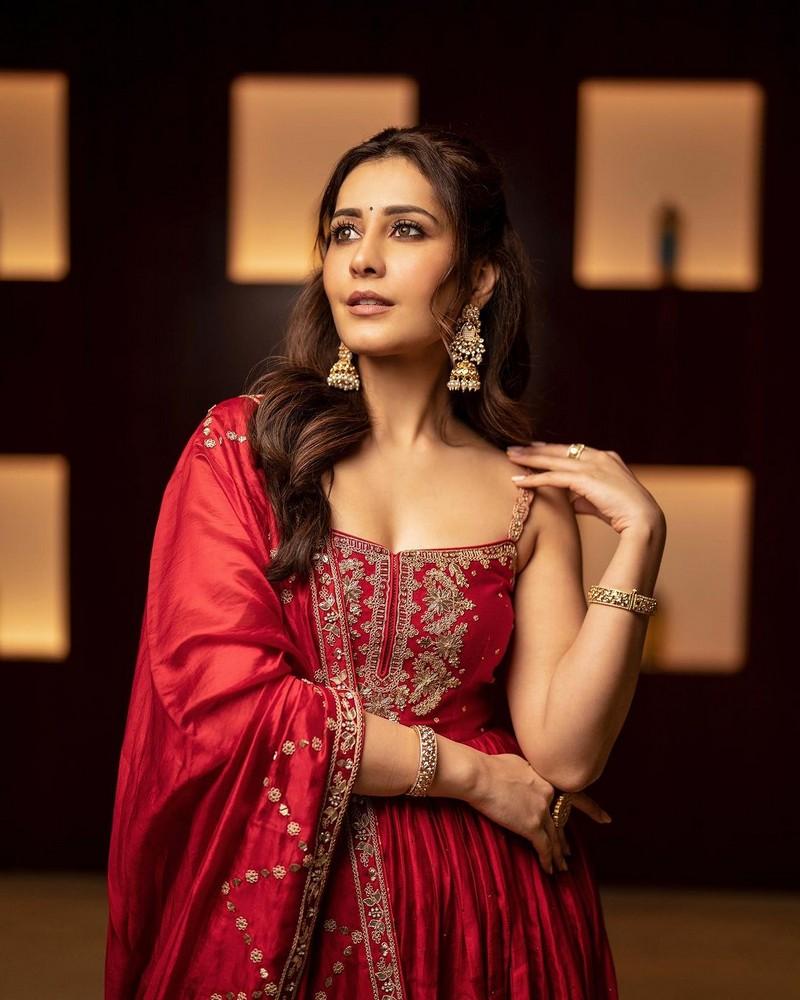 Raashii Khanna 2