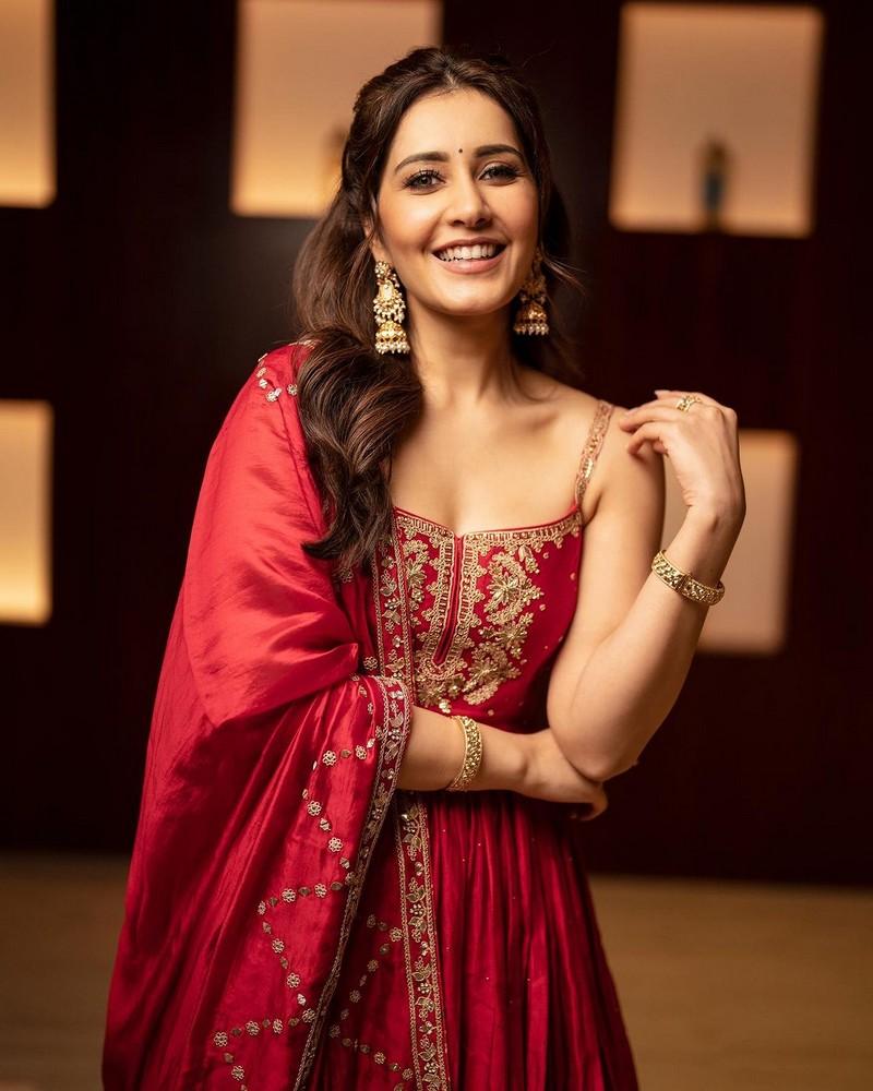Raashii Khanna 5