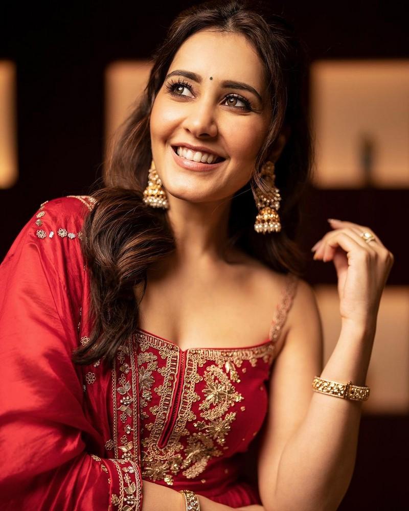 Raashii Khanna 6