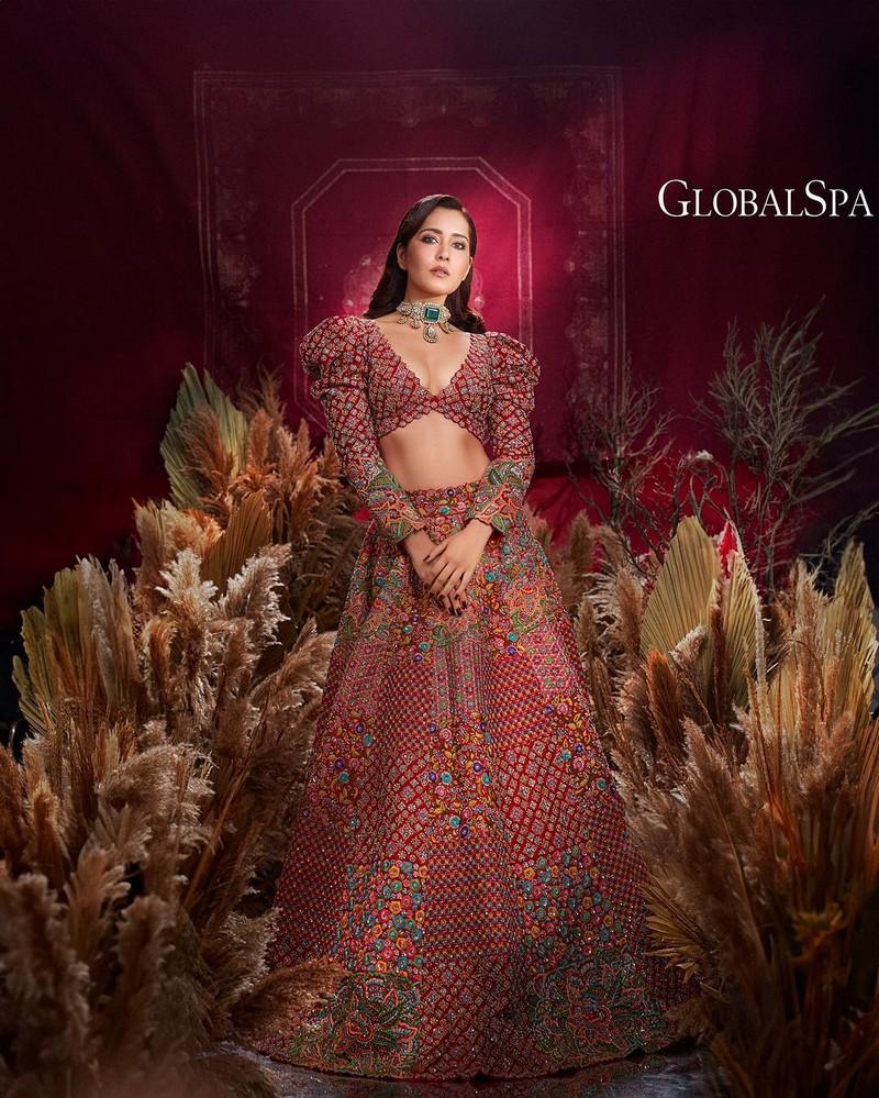 Raashii Khanna 7