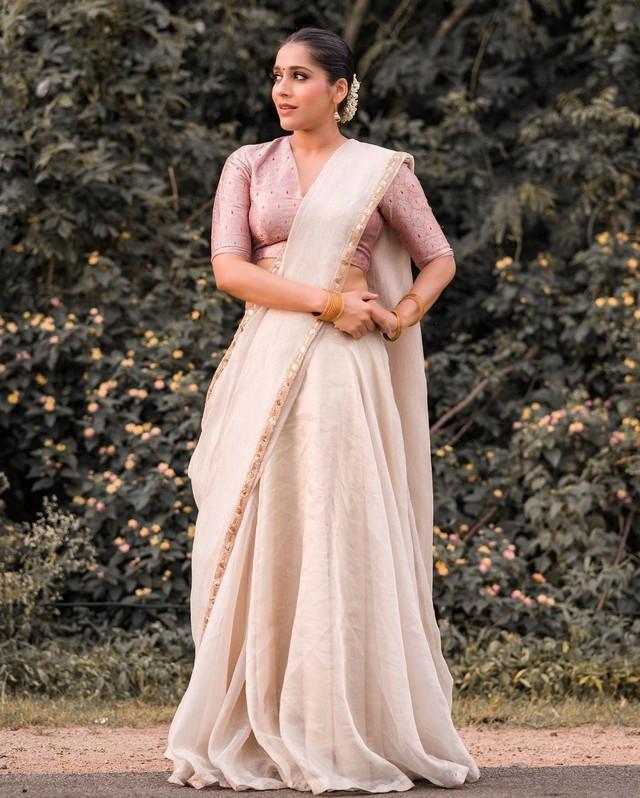 Rashmi Gautam 4