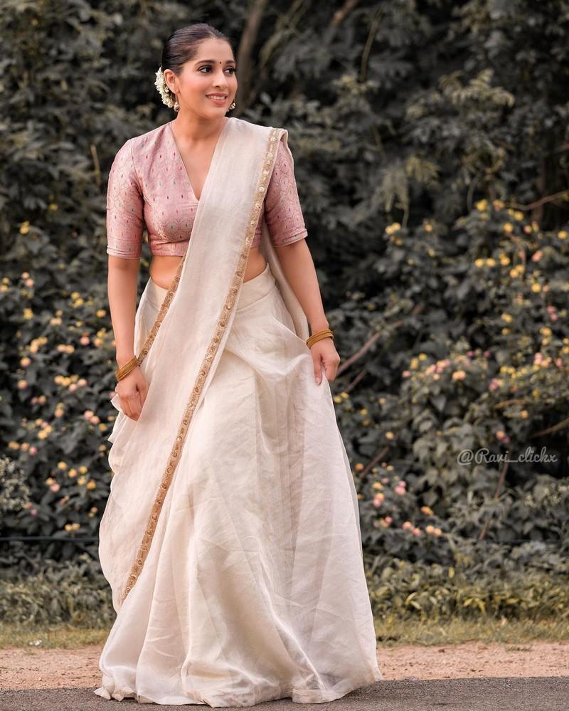 Rashmi Gautam 10