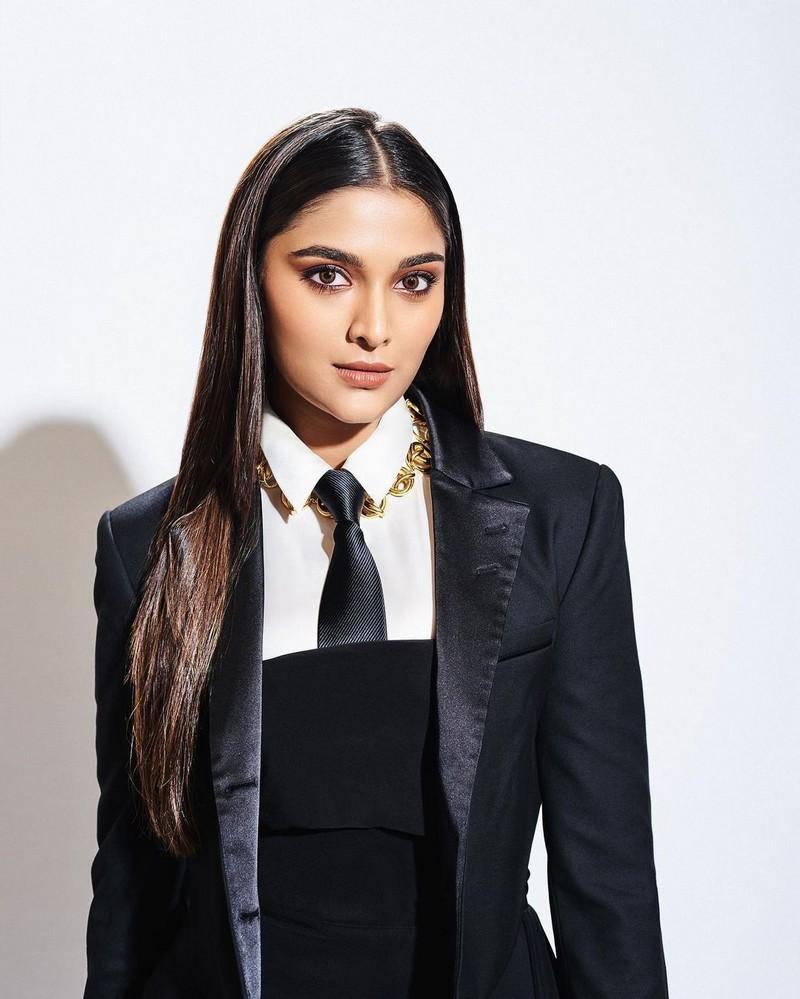 Saiee Manjrekar 6